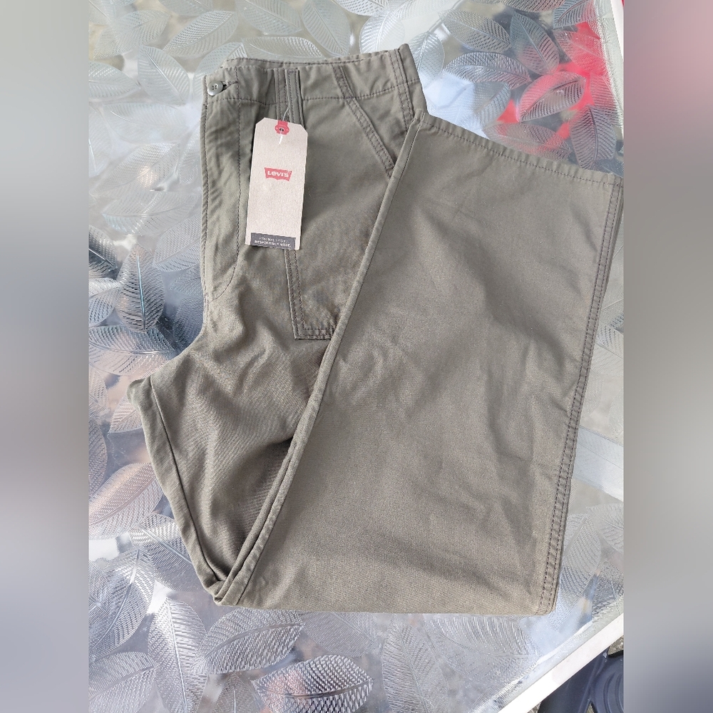 Levi's Women Size 32x29 Olive Green Pants